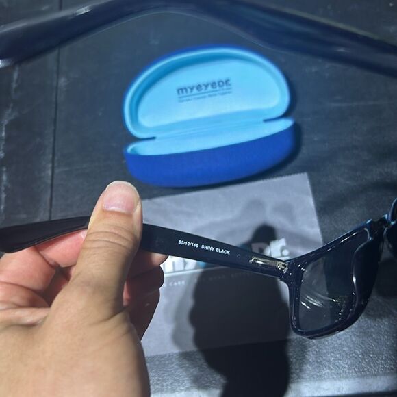 (NEW) Marc Hunter Black Sunglasses with Hard Case and Cloth